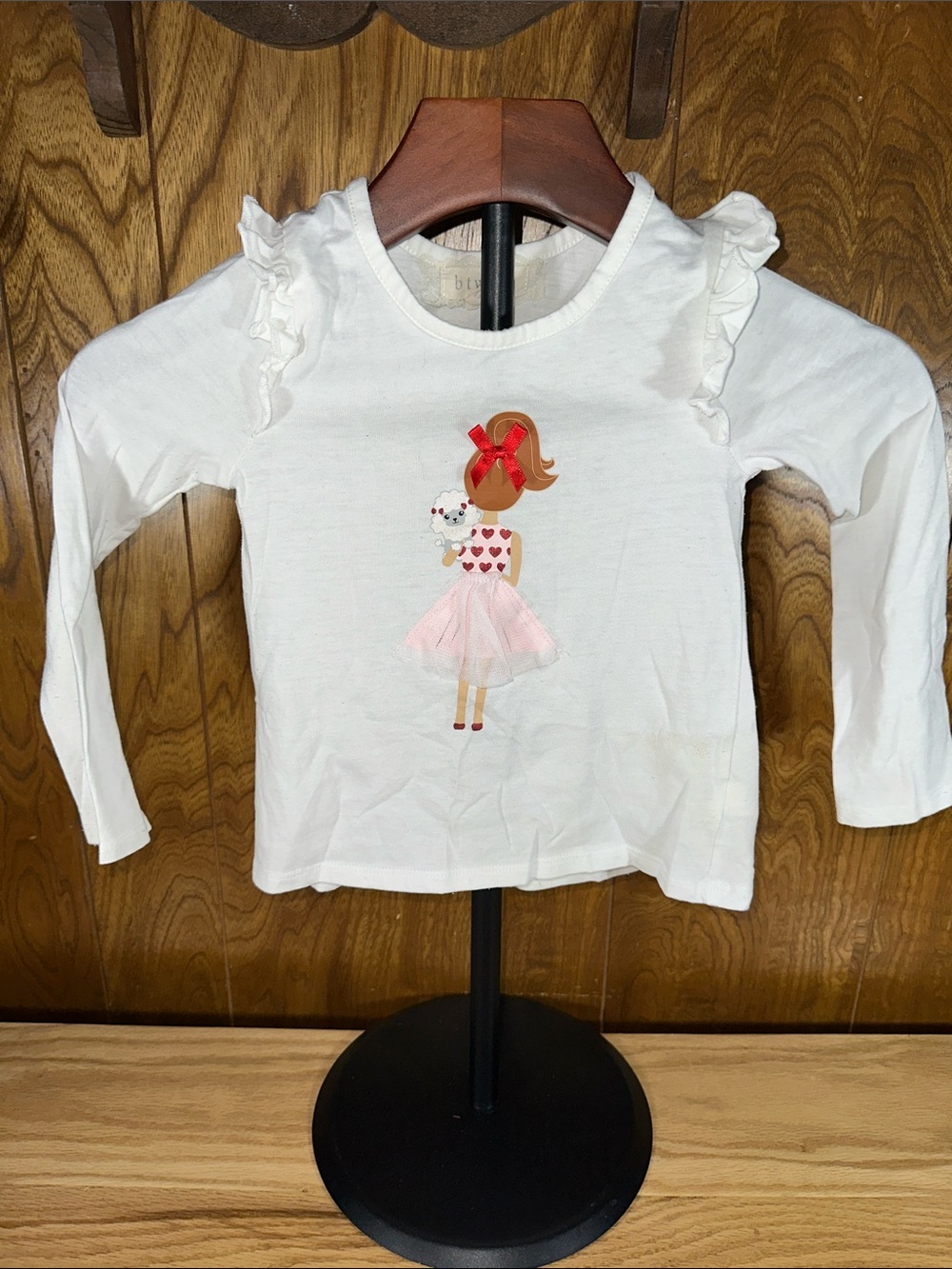 🎉btween White Long-Sleeve Ruffle Shoulder Tee with Ballet Girl Graphic. D321